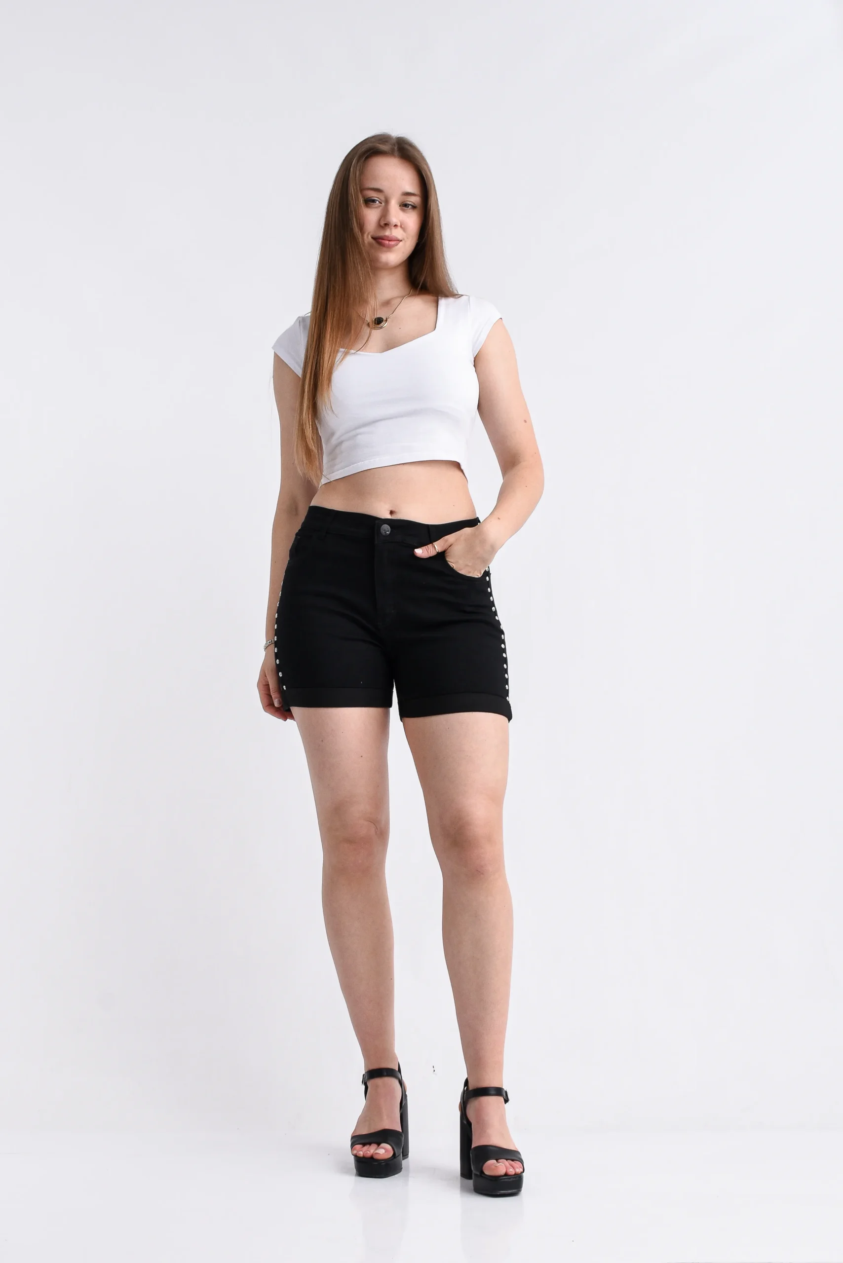 ART. IBETH | SHORT ELASTIZADO CON TACHAS LATERALES