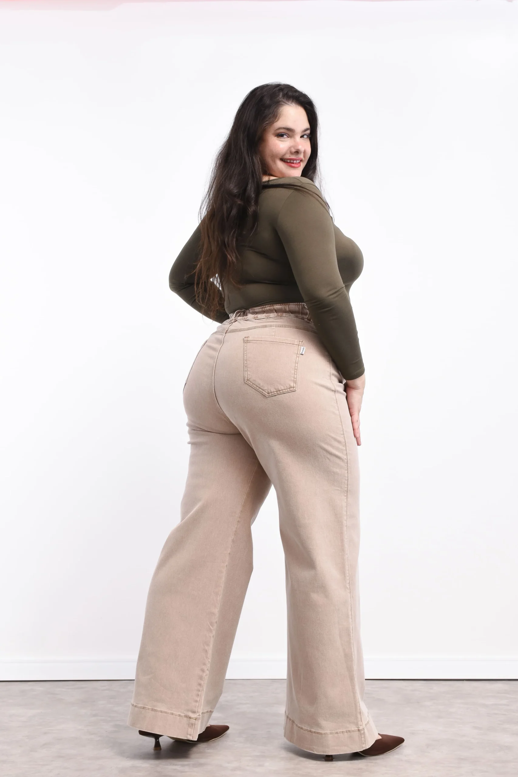 Calce trasero Jean Wide Leg suiza beige Vintage talle grande