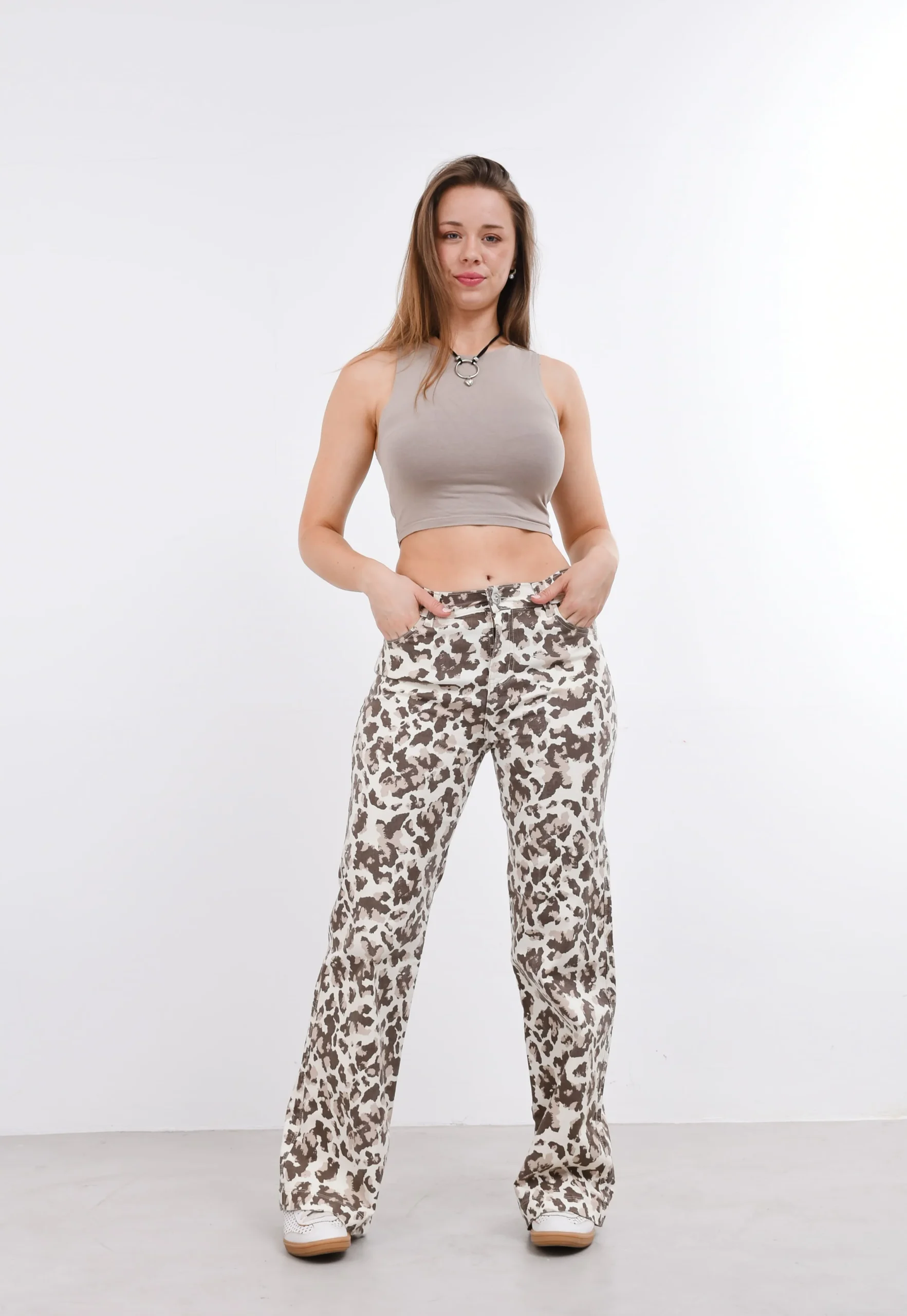 Jean Wide Leg Amelia Bicolor Estampado Manchas Café Beige Crema Tiro Alto Frente Rumaju Jeans