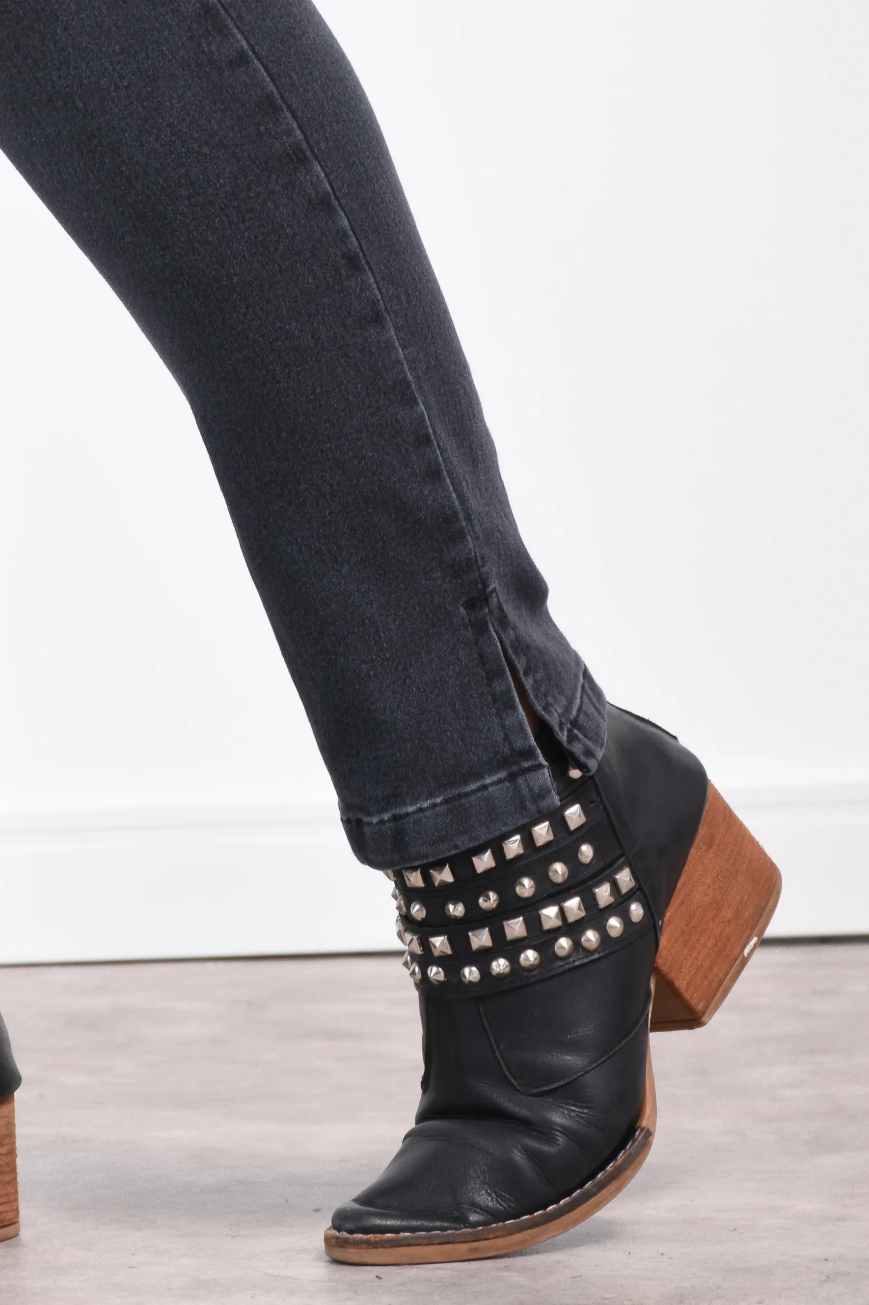 ART. AUSTRIA | JEAN SEMI CHUPIN BLACK ELASTIZADO - Imagen 4