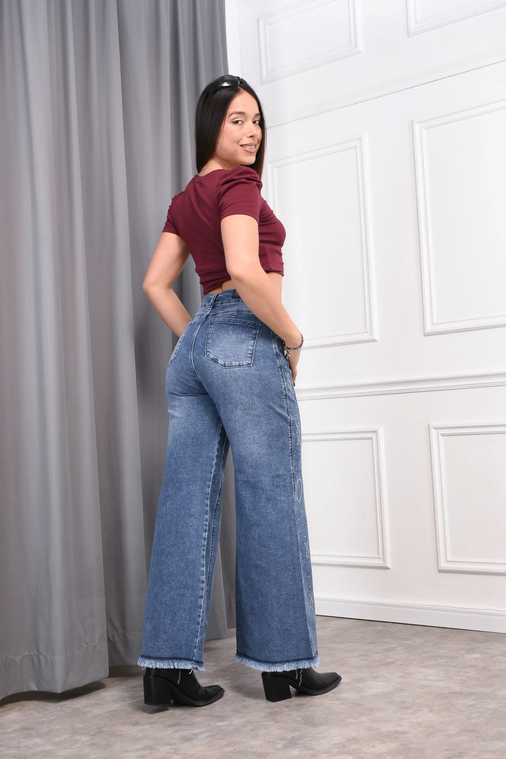 Vista trasera de maxi wide leg elastizado artículo Katalina tiro alto