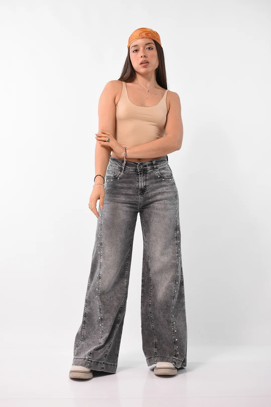 ART. GREYSHEL | JEAN MAXI  WIDE LEG GRIS CONFORT ELASTIZADO CON TACHAS