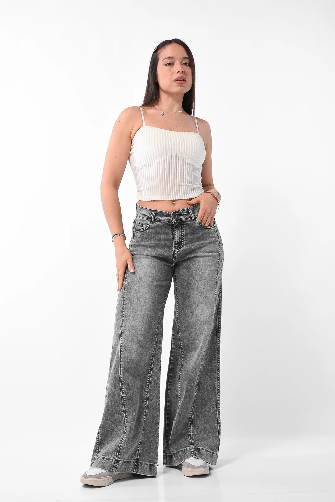 Pantalón maxi wide leg gris elastizado de tiro alto marca Rumaju Jeans vista de frente