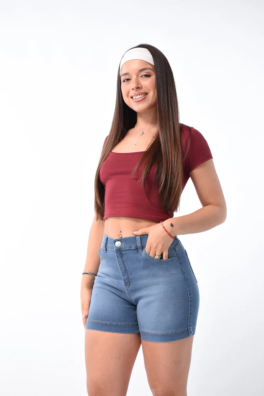 Short de jean azul elastizado tiro alto con ruedo con doblez interno