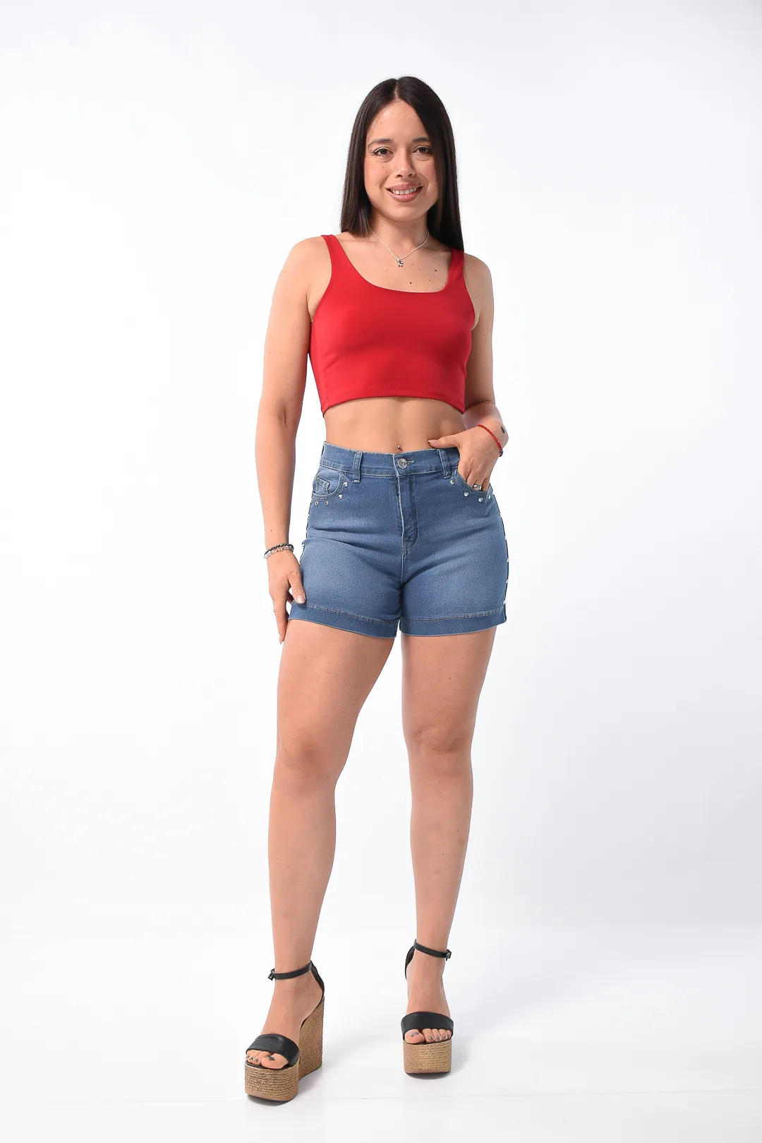 Short denim elastizado azul claro modelo Nair con tachas laterales talles 38 al 56